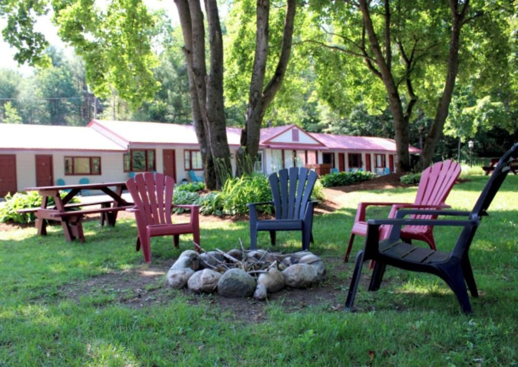 Gallery image of Luzerne Court Motel in Lake Luzerne