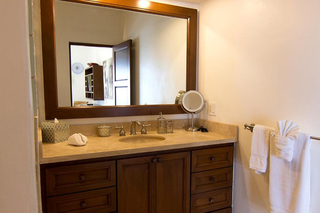 Ένα μπάνιο στο Villa Delfines by Cabo Villas