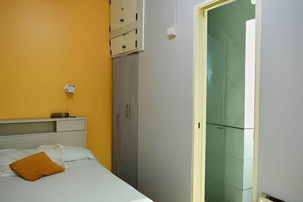 Ένα ή περισσότερα κρεβάτια σε δωμάτιο στο Departamentos Constitucion 27. Cerca de todo