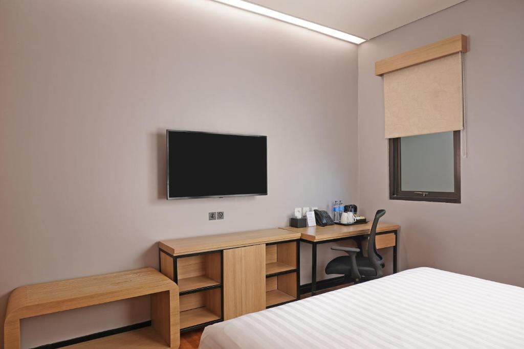 TV a/nebo společenská místnost v ubytování Best Western Sagita Hotel Jayapura