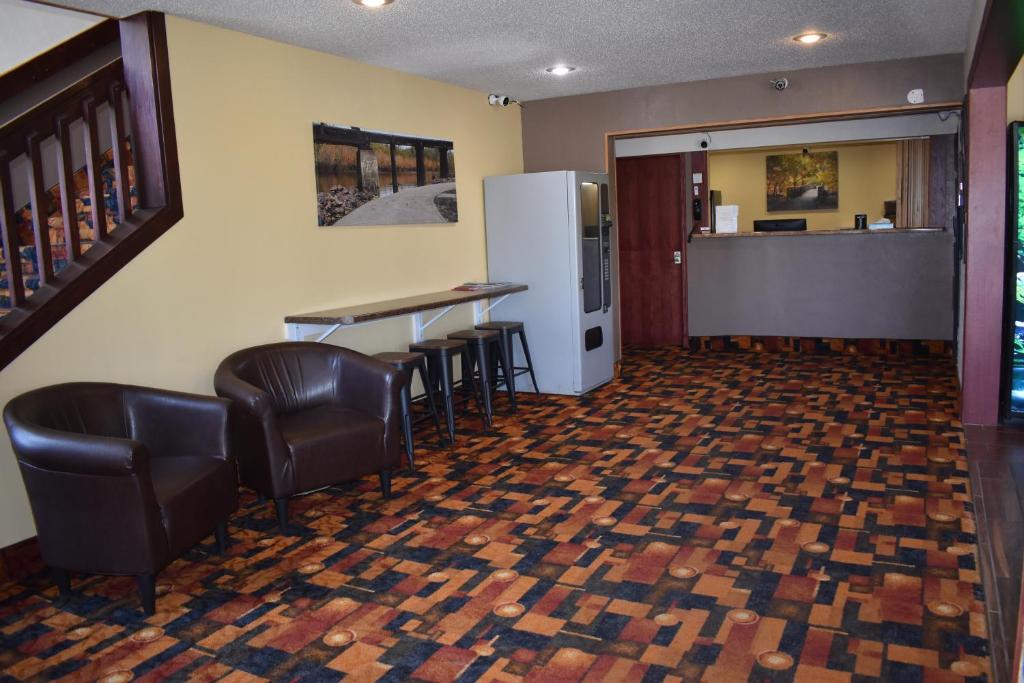 Kuchyň nebo kuchyňský kout v ubytování Heartland Hotel & Suites