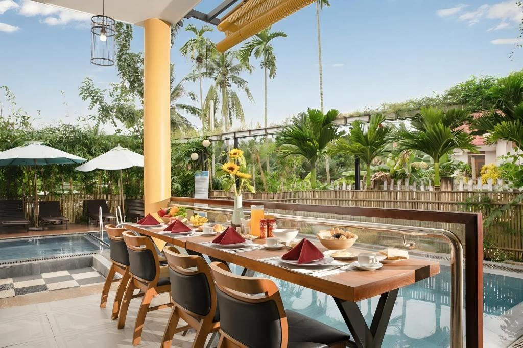 Bazén v ubytování The Lancelynk Boutique & Pool - Bar Hoi An nebo v jeho okolí