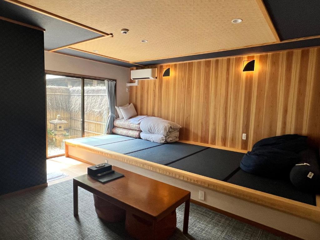 Postel nebo postele na pokoji v ubytování Onsen & Garden -Asante Inn-