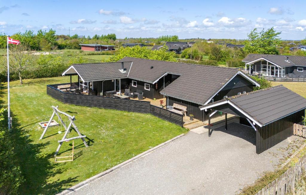 Tòa nhà nơi nhà nghỉ dưỡng tọa lạc