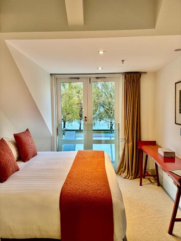 Ben Lomond 3 -Top-floor lakeshore apartment - Resim 25