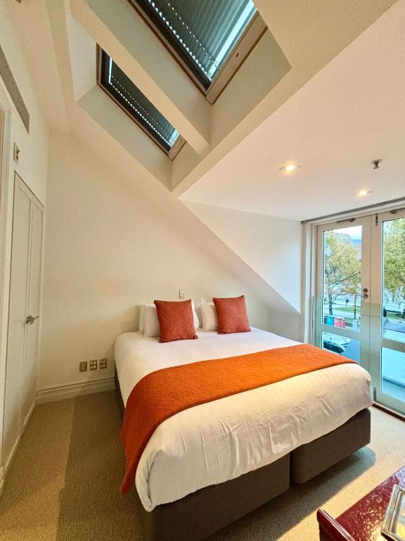 Ben Lomond 2 -Top-floor lakeshore apartment - Resim 23