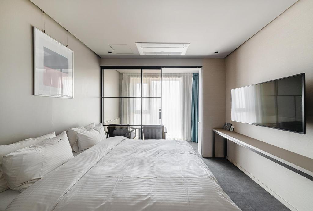 Postel nebo postele na pokoji v ubytování Daynice hotel