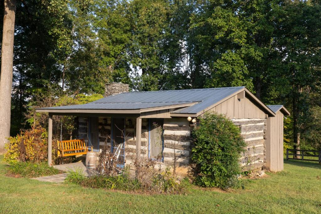 Κήπος έξω από το Amber Cabin by AvantStay Cozy Mountain Retreat