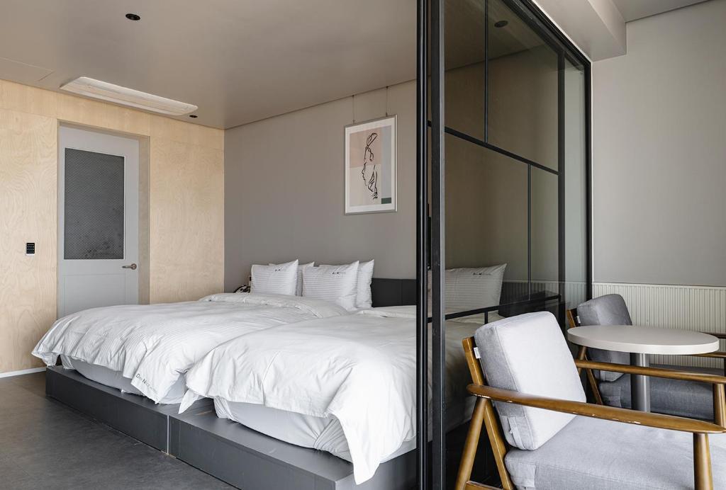 Postel nebo postele na pokoji v ubytování Daynice hotel