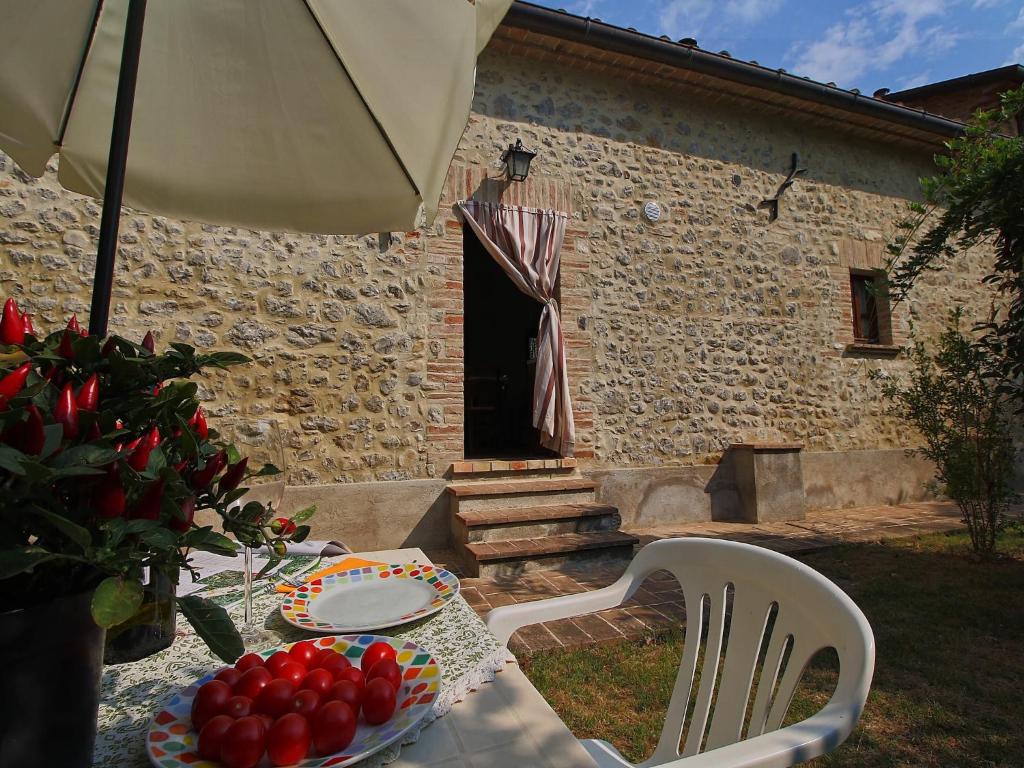 Ogród w obiekcie Farmhouse in Città di Castello with Pool