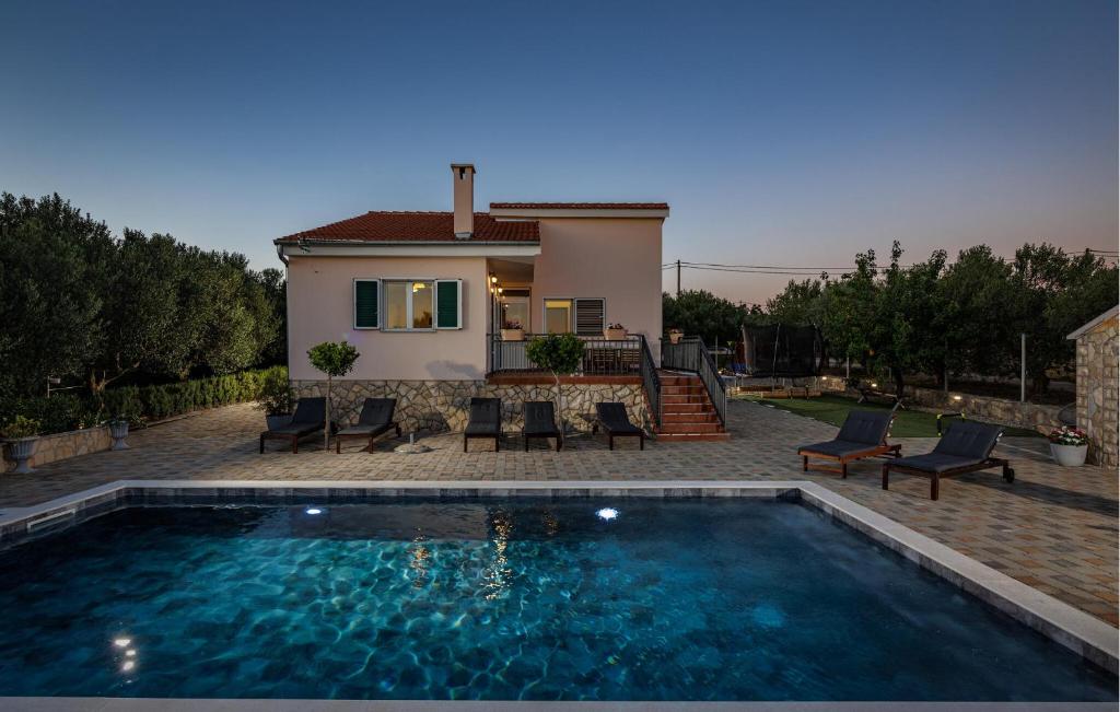 Pet Friendly Home In Polaca