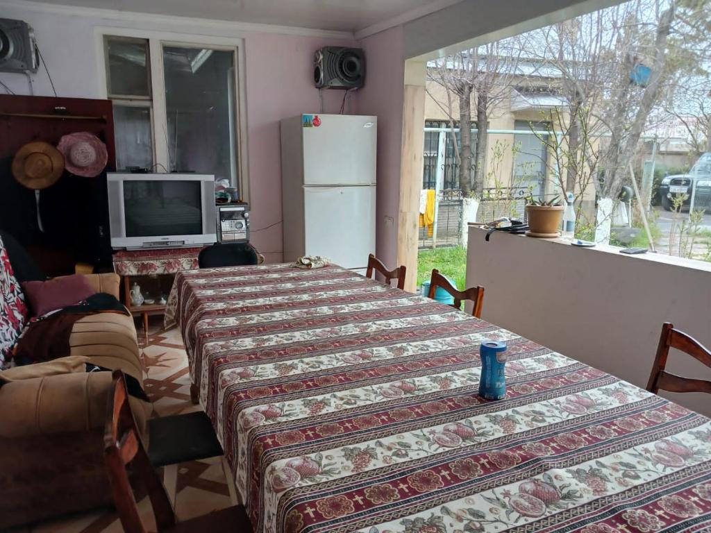 TV a/nebo společenská místnost v ubytování Norik's Guest House
