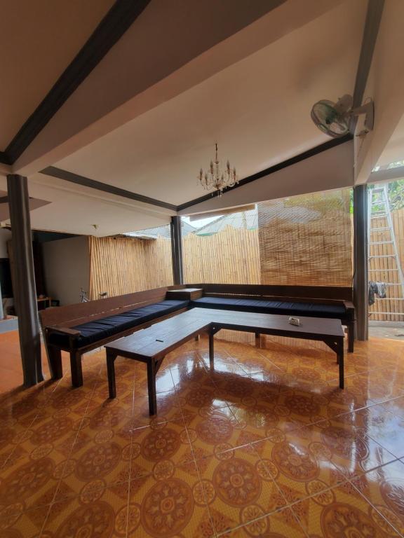 Stolní tenis v ubytování Bintang Guesthouse nebo okolí