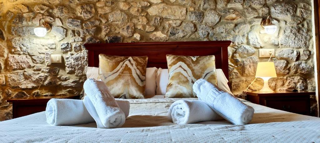 A bed or beds in a room at El Juacu