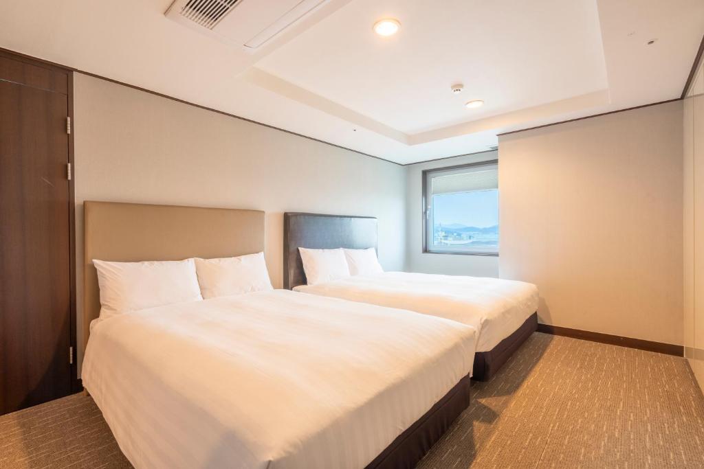 Postel nebo postele na pokoji v ubytování Toyoko Inn Daejeon Government Complex