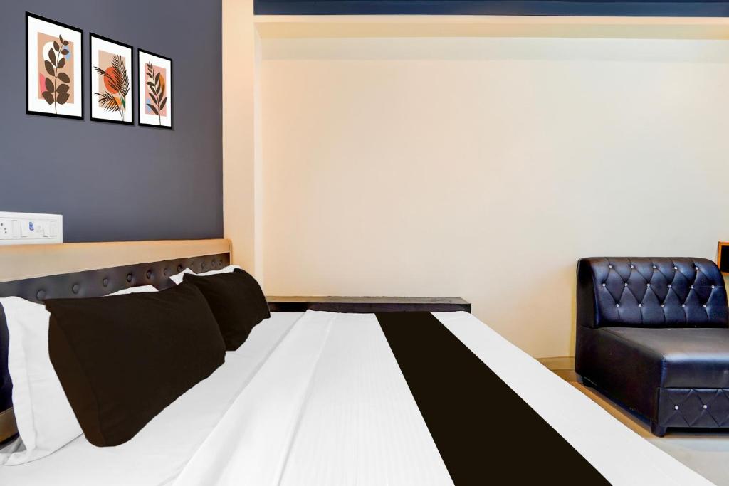 Postel nebo postele na pokoji v ubytování Super Hotel O Nagamalaipudukottai Madurai