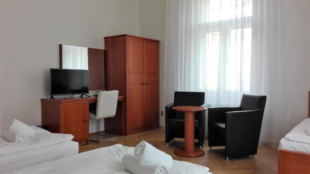 Pension Jana - Domov Mládeže - Three-Bedroom Suite