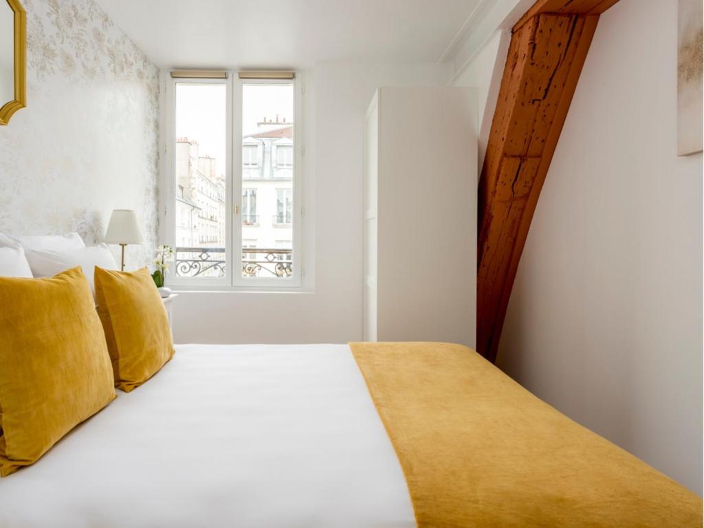 Postel nebo postele na pokoji v ubytování Merveil - Family Suite - Marais - Martin V