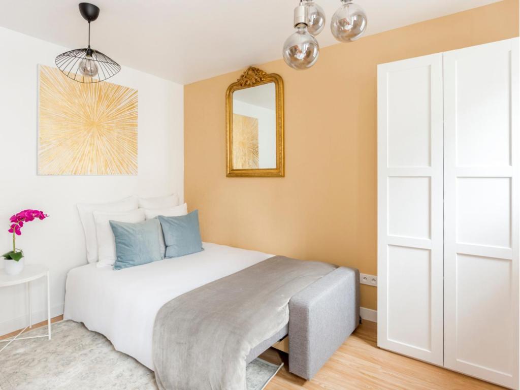 Postel nebo postele na pokoji v ubytování Merveil - Family Suite - Marais - Martin V