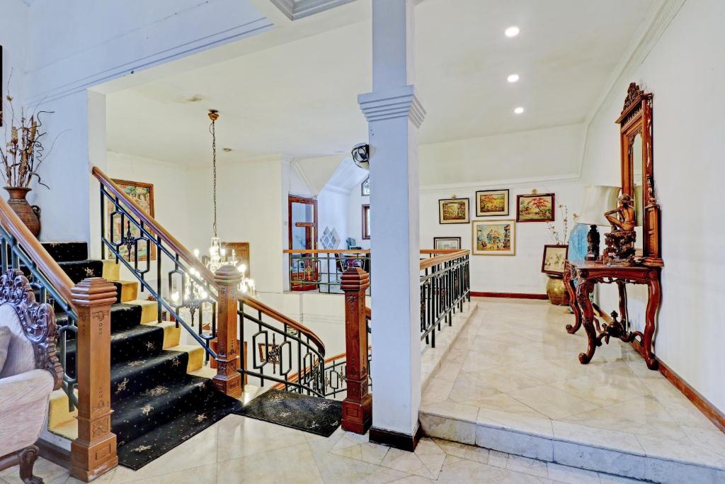 Foto Bandungis asuva majutusasutuse Hotel O Bandung near Stadion Siliwangi formerly The Ethnic Hotel Bandung galeriist