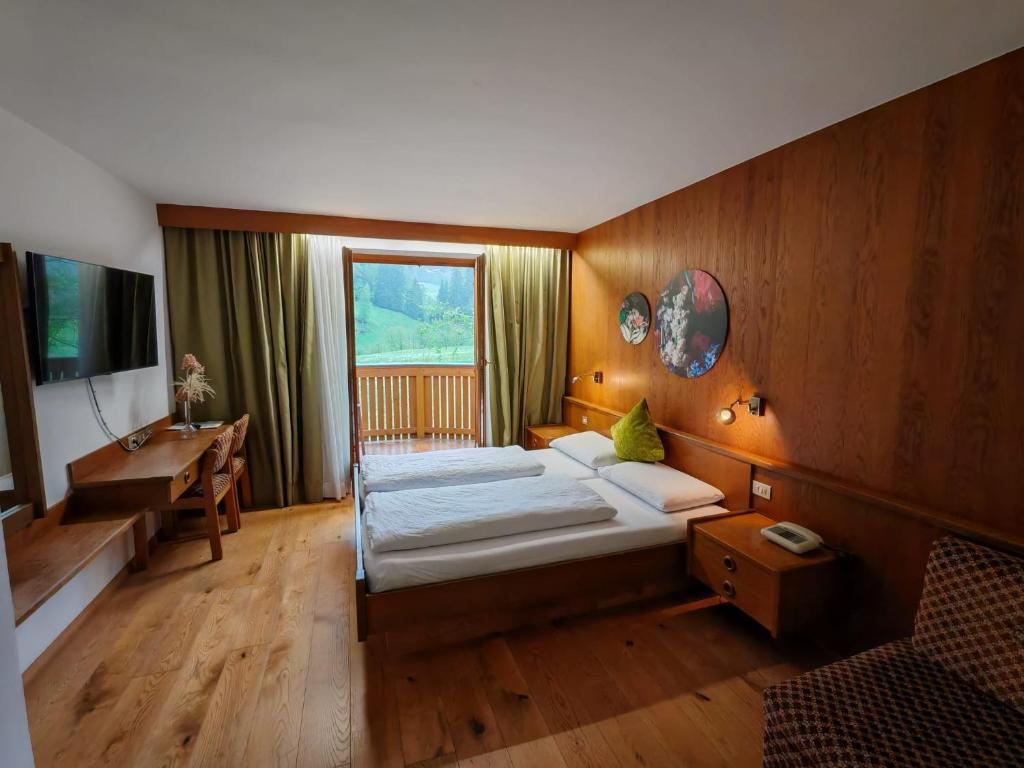 Postel nebo postele na pokoji v ubytování Hotel Alpenblick