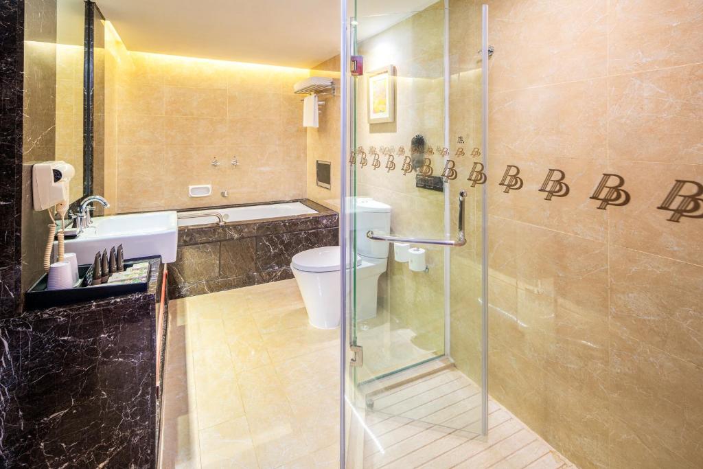 Koupelna v ubytování Hotel Beverly Plaza