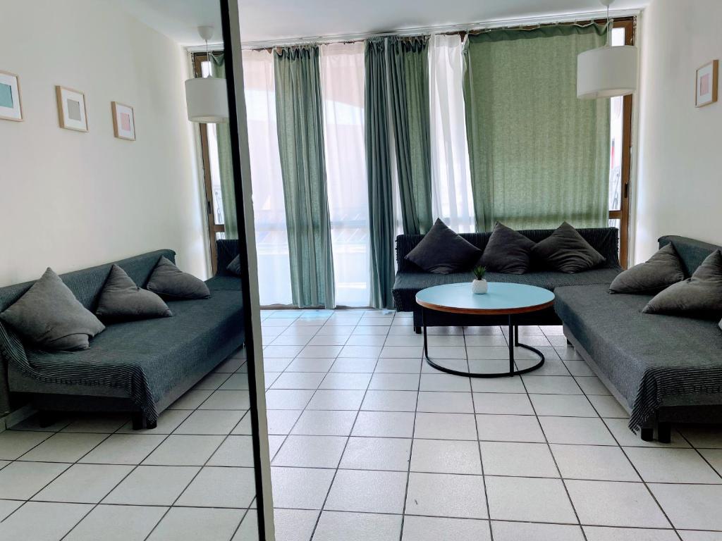 אזור ישיבה ב-Apartments Lev Eilat 8