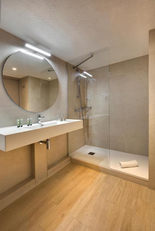 Koupelna v ubytování Hôtel Le Méditerranée