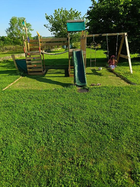Detský kútik v ubytovaní Les jardins Ducarouge 1 climatisé
