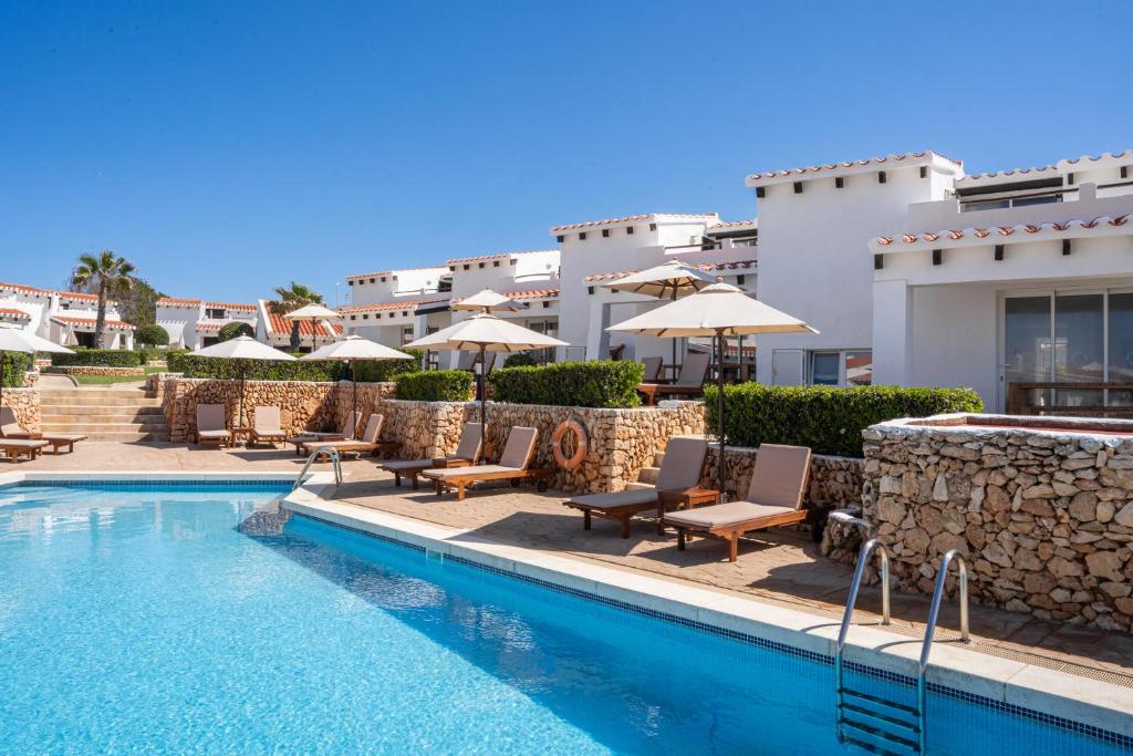 Bazén v ubytování Binibeca Beach Villas nebo v jeho okolí