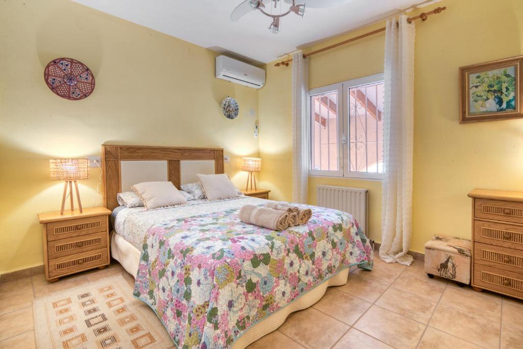 Postel nebo postele na pokoji v ubytování Villa Shalimar Moraira