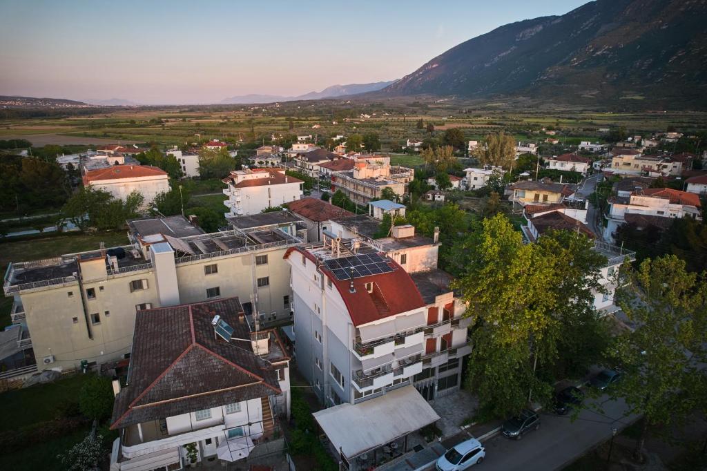 Nespecifikovaný výhled na hory nebo výhled na hory při pohledu z hotelu