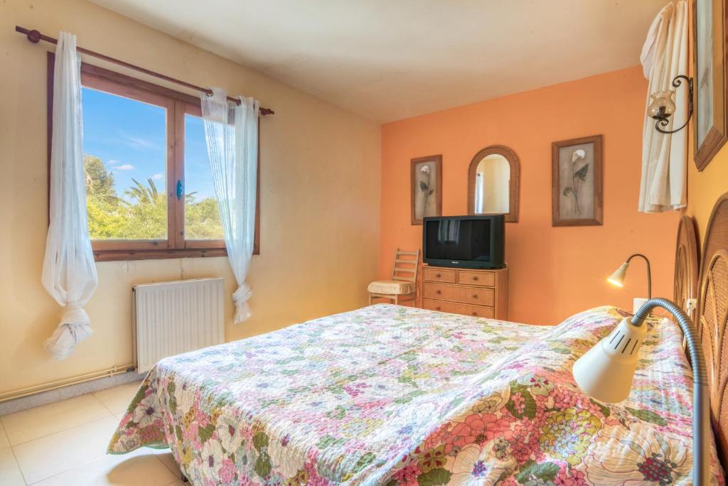 TV a/nebo společenská místnost v ubytování Villa Shalimar Moraira