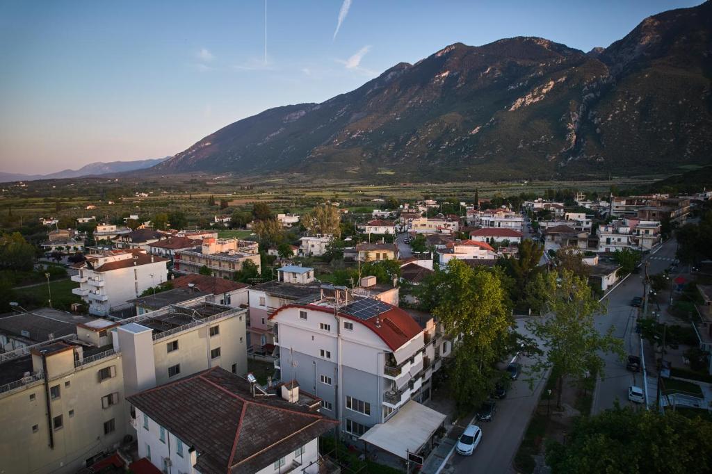 Nespecifikovaný výhled na hory nebo výhled na hory při pohledu z hotelu