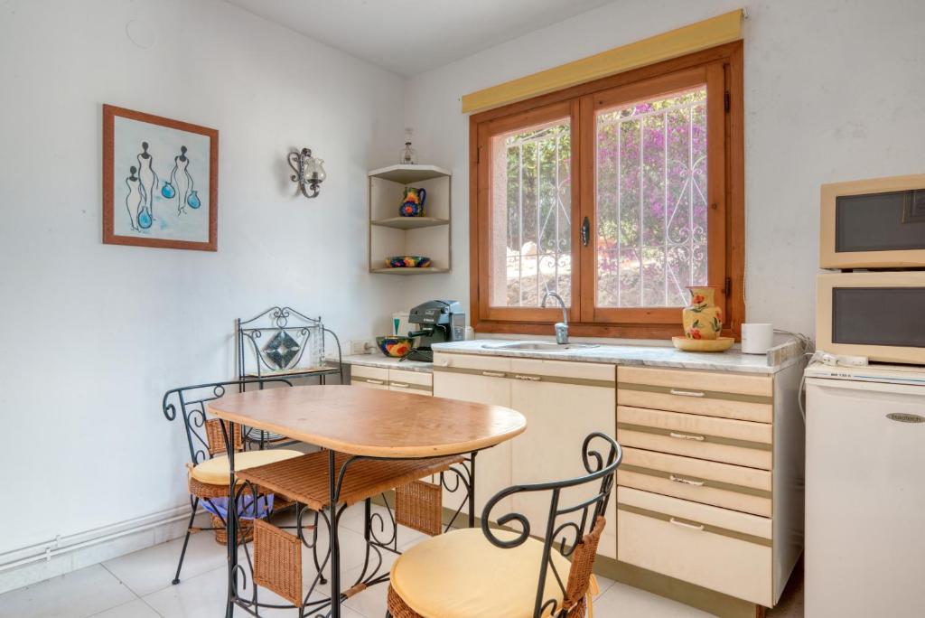 Kuchyň nebo kuchyňský kout v ubytování Villa Shalimar Moraira