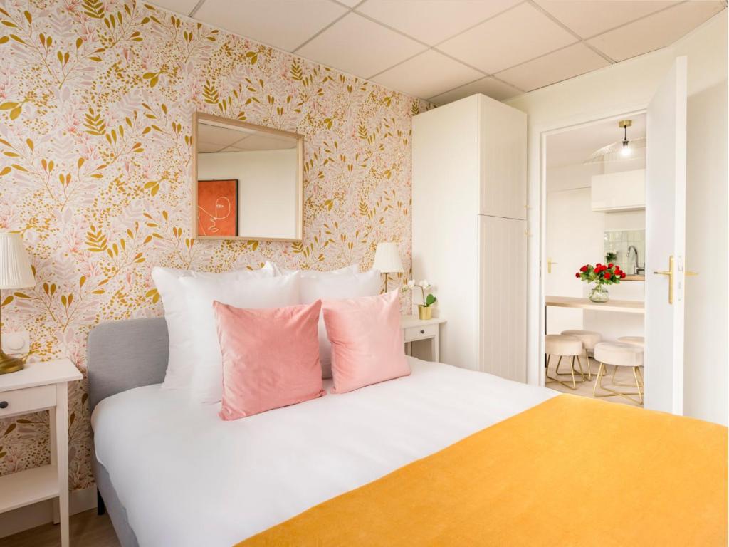 Posteľ alebo postele v izbe v ubytovaní Merveil - Family Suite - Tour Eiffel - Viala I