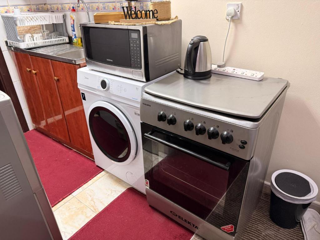 Kuchyň nebo kuchyňský kout v ubytování Premium Furnished studio