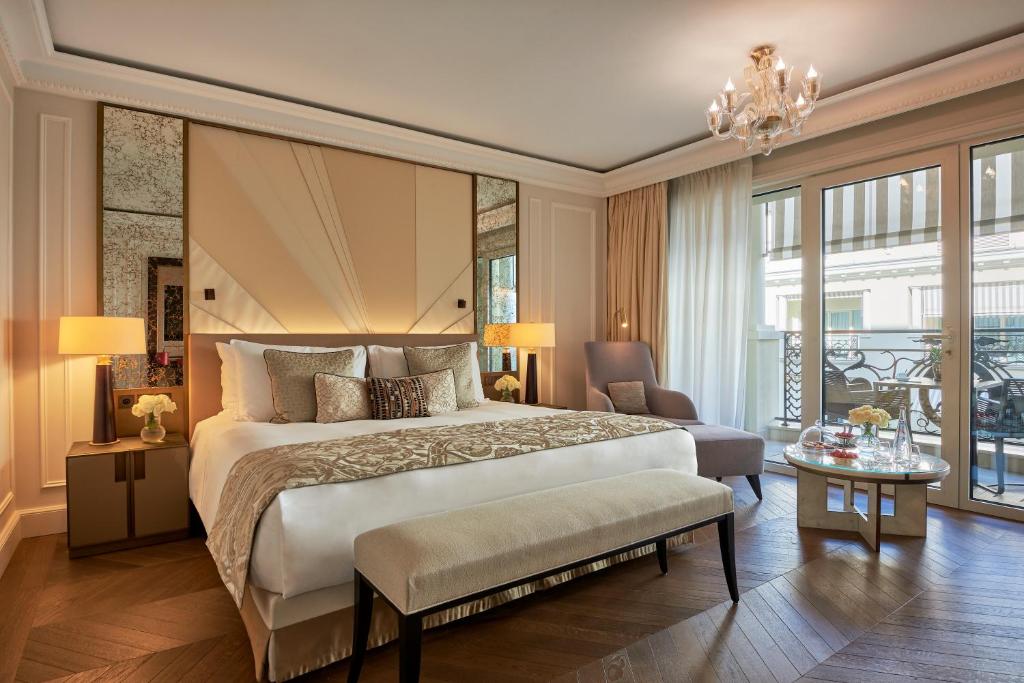 Postel nebo postele na pokoji v ubytování Hôtel de Paris Monte-Carlo