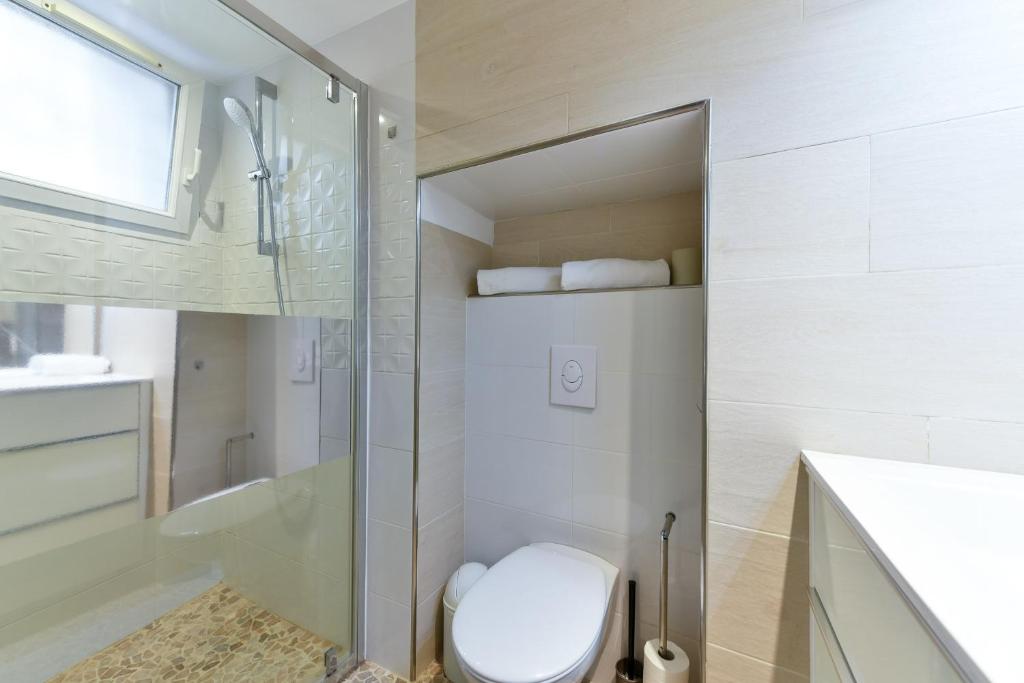 Kúpeľňa v ubytovaní L'ESPERANCE Studio joli petit situé dans le Suquet, proche des commerces, Palais et plages