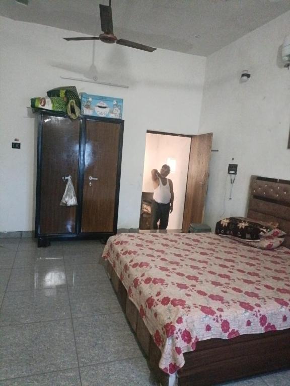 Postel nebo postele na pokoji v ubytování Rohit Homestay
