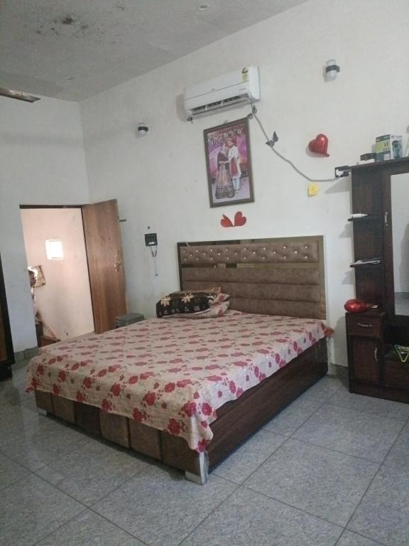 Postel nebo postele na pokoji v ubytování Rohit Homestay