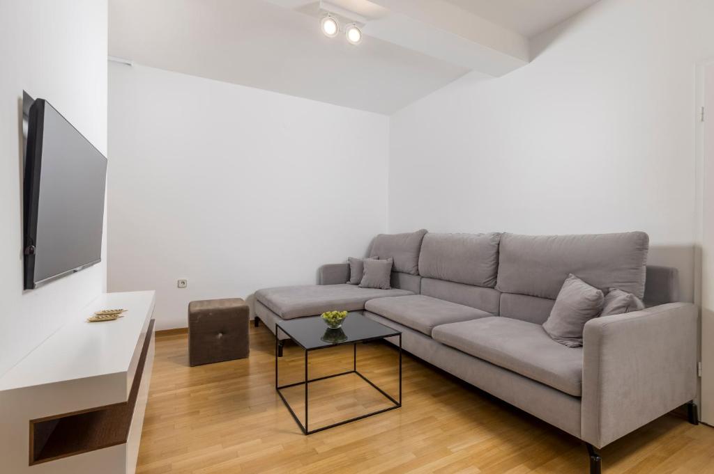 Posedenie v ubytovaní Villa Garden Apartment with Pool Opatija