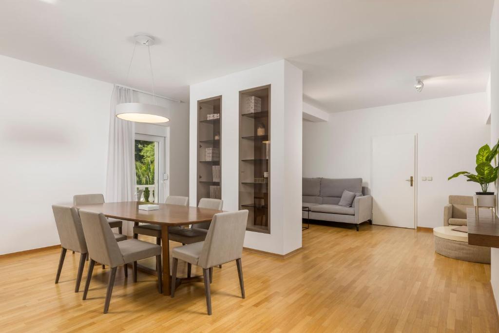 Posedenie v ubytovaní Villa Garden Apartment with Pool Opatija