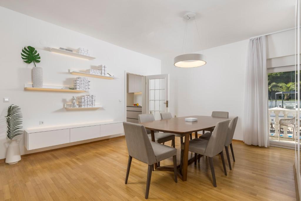 Fotografia z galérie ubytovania Villa Garden Apartment with Pool Opatija v destinácii Opatija