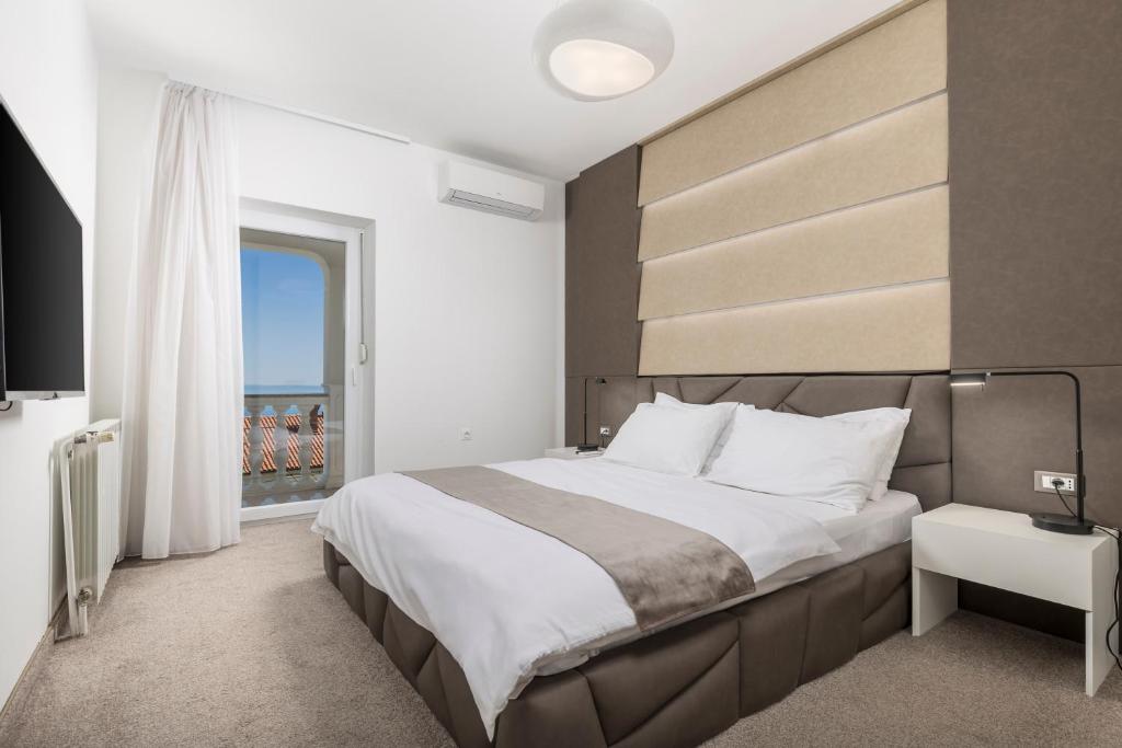 Posteľ alebo postele v izbe v ubytovaní Villa Garden Apartment with Pool Opatija