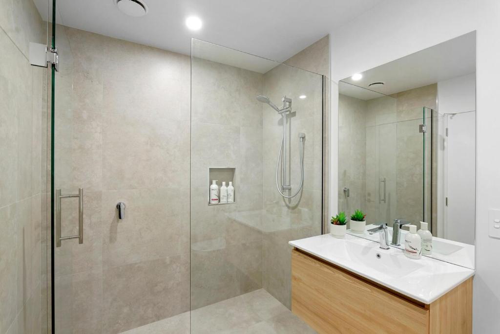 Stylish Stay Heart of the CBD - Resim 7