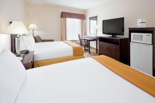 Postel nebo postele na pokoji v ubytování Holiday Inn Express & Suites Carneys Point - Pennsville by IHG