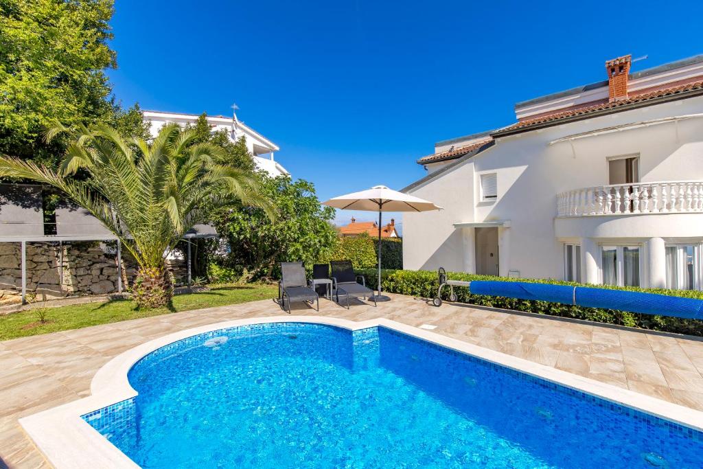 Bazén v ubytovaní Villa Garden Apartment with Pool Opatija alebo v jeho blízkosti