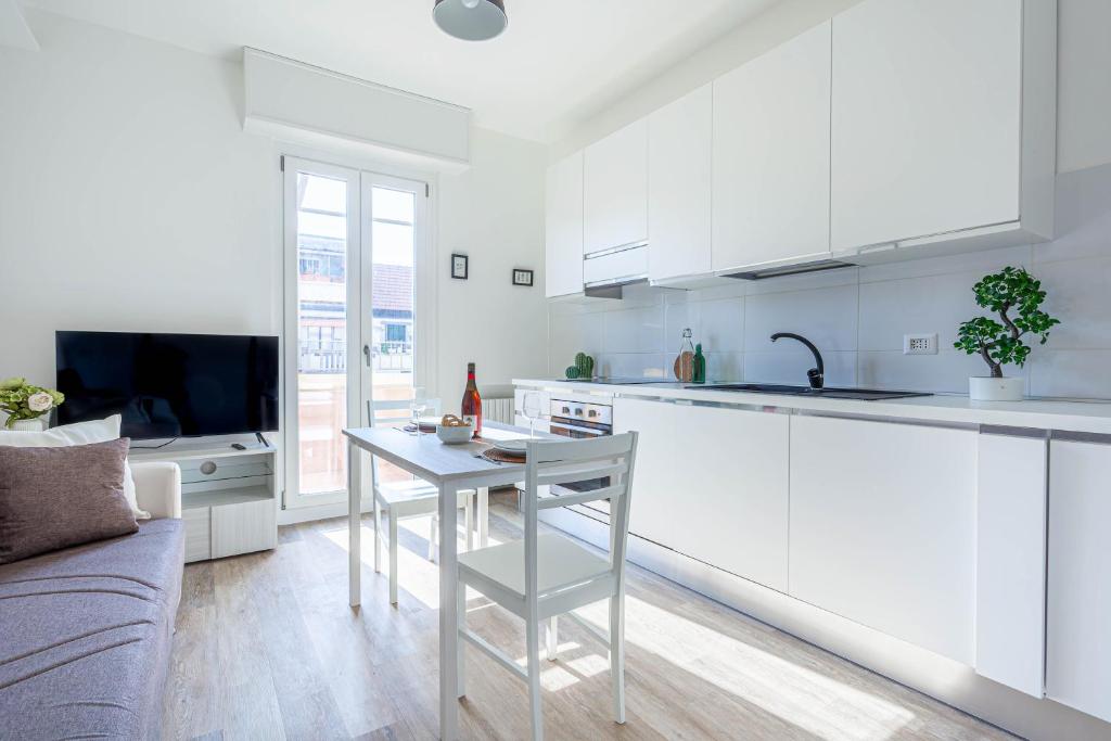 JOIVY Sublime Flat with Balcony