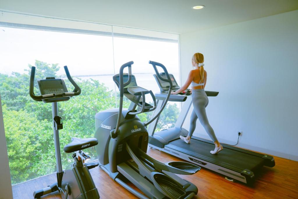 Fitness centrum a/nebo fitness zařízení v ubytování Tijili Hotel Benoa
